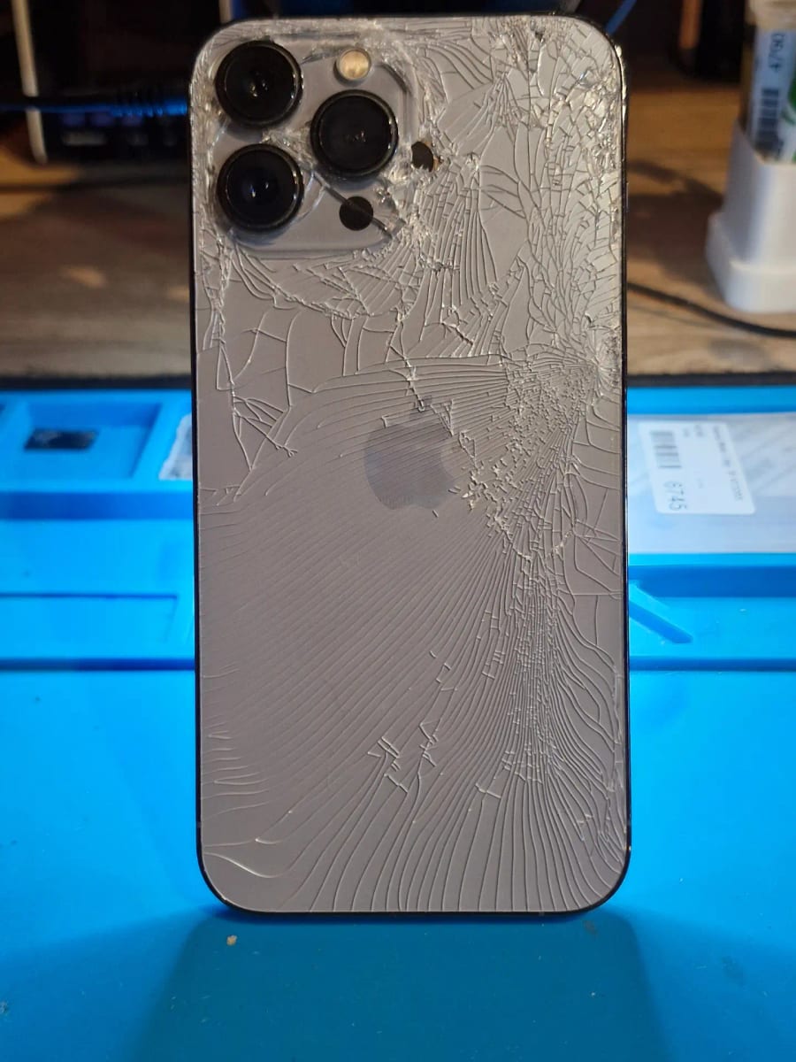 iPhone 13 Pro Max · Cambio de tapa trasera, foto 1
